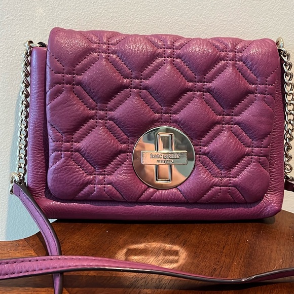 Kate Spade  Astor Court Naomi Crossbody bag  Quilted  Leather Raspberry Turnlock - Picture 3 of 17